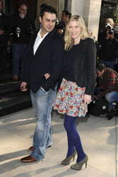 Lisa Faulkner mit Begleitung