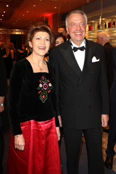 Bernd Neumann mit Begleitung