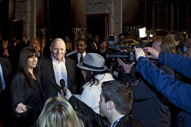 Stella Arroyave, Anthony Hopkins