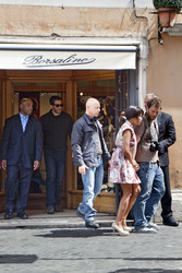 Jake Gyllenhaal, Duncan Jones mit Freundin Rodene Ronquillo