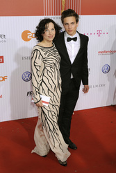 Meret Becker mit Begleitung