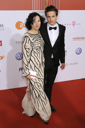 Meret Becker mit Begleitung