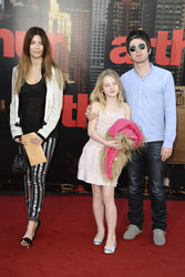 Noel Gallagher (Oasis) mit Freundin Sara MacDonald und Tochter Molly