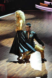 Thomas Karaoglan, Sarah Latton