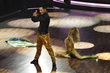 Thomas Karaoglan, Sarah Latton