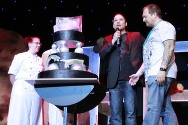 Garrett Wang, Dirk Bartholomä