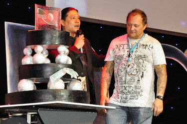 Garrett Wang, Dirk Bartholomä