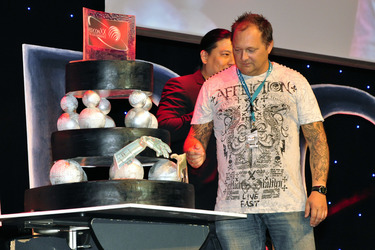 Garrett Wang, Dirk Bartholomä