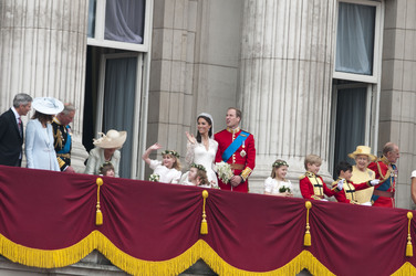Michael und Carole Midleton, Prinz Charles und Camilla, Eliza Lopes, Margarita Armstrong-Jones, Grace Van Cutsem, Prinz William und Prinzessin Catherine, Lady Louise Windsor, Tom Pettifer, William Lowther-Pinkerton, Queen Elizabeth und Prinz Philip