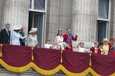 Michael und Carole Midleton, Prinz Charles und Camilla, Eliza Lopes, Margarita Armstrong-Jones, Grace Van Cutsem, Prinz William und Prinzessin Catherine, Lady Louise Windsor, Tom Pettifer, William Lowther-Pinkerton, Queen Elizabeth und Prinz Philip