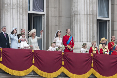 Michael und Carole Midleton, Prinz Charles und Camilla, Eliza Lopes, Margarita Armstrong-Jones, Grace Van Cutsem, Prinz William und Prinzessin Catherine, Lady Louise Windsor, Tom Pettifer, William Lowther-Pinkerton, Queen Elizabeth und Prinz Philip