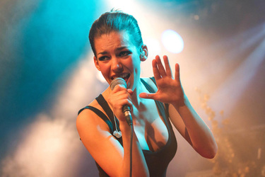 Alina Süggeler (Frida Gold)