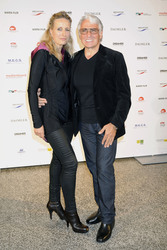 George Glueck mit Begleitung