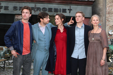 Friedrich Mücke, Christian Friedel, Peri Baumeister, Matthias Schweighöfer, Susanne Bormann