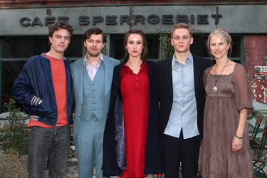 Friedrich Mücke, Christian Friedel, Peri Baumeister, Matthias Schweighöfer, Susanne Bormann