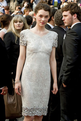 Astrid Berges-Frisbey, Sam Claflin