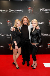 Leslie Mandoki mit Töchtern Lara und Julia