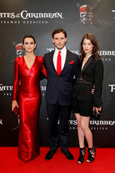 Penélope Cruz, Sam Claflin, Astrid Berges-Frisbey