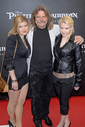 Leslie Mandoki mit Töchtern Lara und Julia