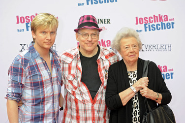 Rosa von Praunheim mit Freund Oliver Sechting und Helene Schwarz