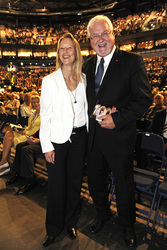 Peter Harry und Sandra Carstensen bei Sinfonie der Tausend - Konzert am 20.05.2011 in Hamburg, o2 World Arena