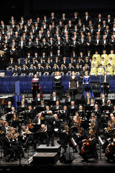 Christoph Eschenbach mit Orchester und Chor