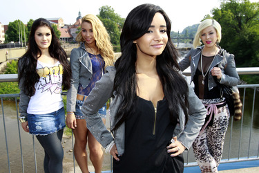 Selina Herrero, Ronja Hilbig, Gabriella 'Gabby' De Almeida Rinne, Leonore 'Leo' Bartsch (Queensberry)