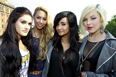 Selina Herrero, Ronja Hilbig, Gabriella 'Gabby' De Almeida Rinne, Leonore 'Leo' Bartsch (Queensberry)