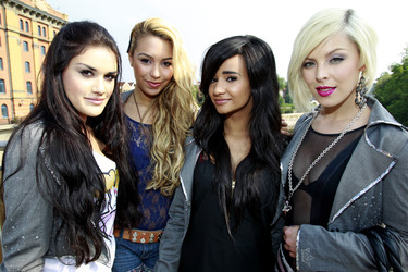 Selina Herrero, Ronja Hilbig, Gabriella 'Gabby' De Almeida Rinne, Leonore 'Leo' Bartsch (Queensberry)