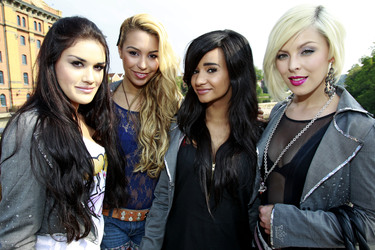 Selina Herrero, Ronja Hilbig, Gabriella 'Gabby' De Almeida Rinne, Leonore 'Leo' Bartsch (Queensberry)