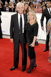 Phillip Schofield mit Begleitung