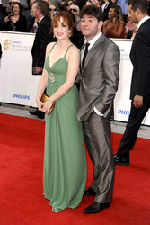 Katherine Parkinson mit Begleitung