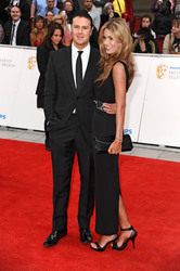 Paddy McGuinness mit Begleitung