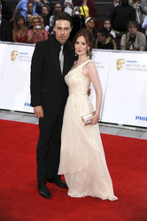 Amy Nuttall mit Begleitung