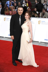 Amy Nuttall mit Begleitung