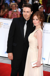 Amy Nuttall mit Begleitung