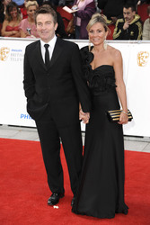 Bradley Walsh mit Begleitung