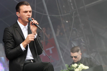 Theo Hutchcraft, Adam Anderson (Hurts)