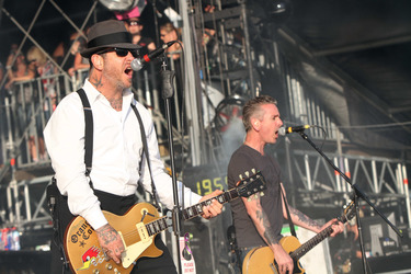 Mike Ness, Jonny 'Two Bags' Wickersham (Social Distortion)