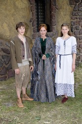 Jonas Nay, Katja Flint, Llewellyn Reichman