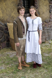 Jonas Nay, Llewellyn Reichman