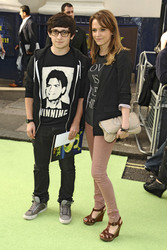 Craig Roberts mit Begleitung