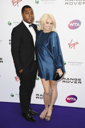 Kimberly Wyatt (Pussycat Dolls, Her Majesty & The Wolves) mit Begleitung