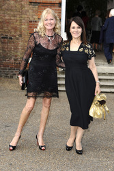 Arlene Phillips mit Begleitung