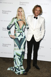 Poppy Delevingne mit Begleitung