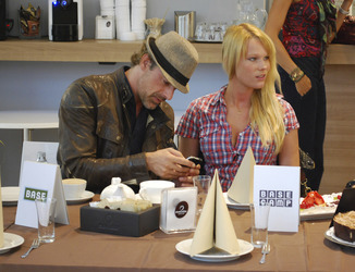 Gedeon Burkhard mit Freundin Anika Bormann