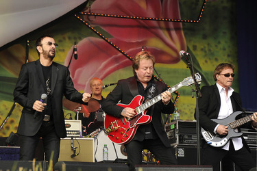 Ringo Starr, Gregg Bissonette, Wally Palmar, Rick Derringer (Ringo Starr & His All-Starr Band)