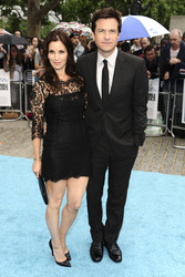 Jason Bateman mit Begleitung