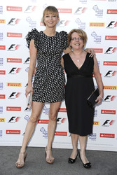 Sara Cox mit Begleitung