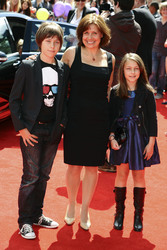 Rebecca Front mit Kindern